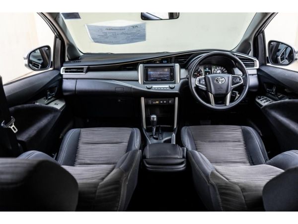 2017 Toyota Innova 2.8  Crysta G Wagon รูปที่ 4